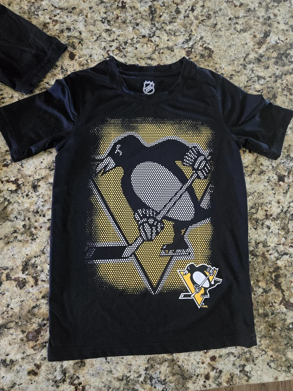 NHL Kids Black Pittsburgh Penguins & NFL Steelers Graphic Tees Size 8